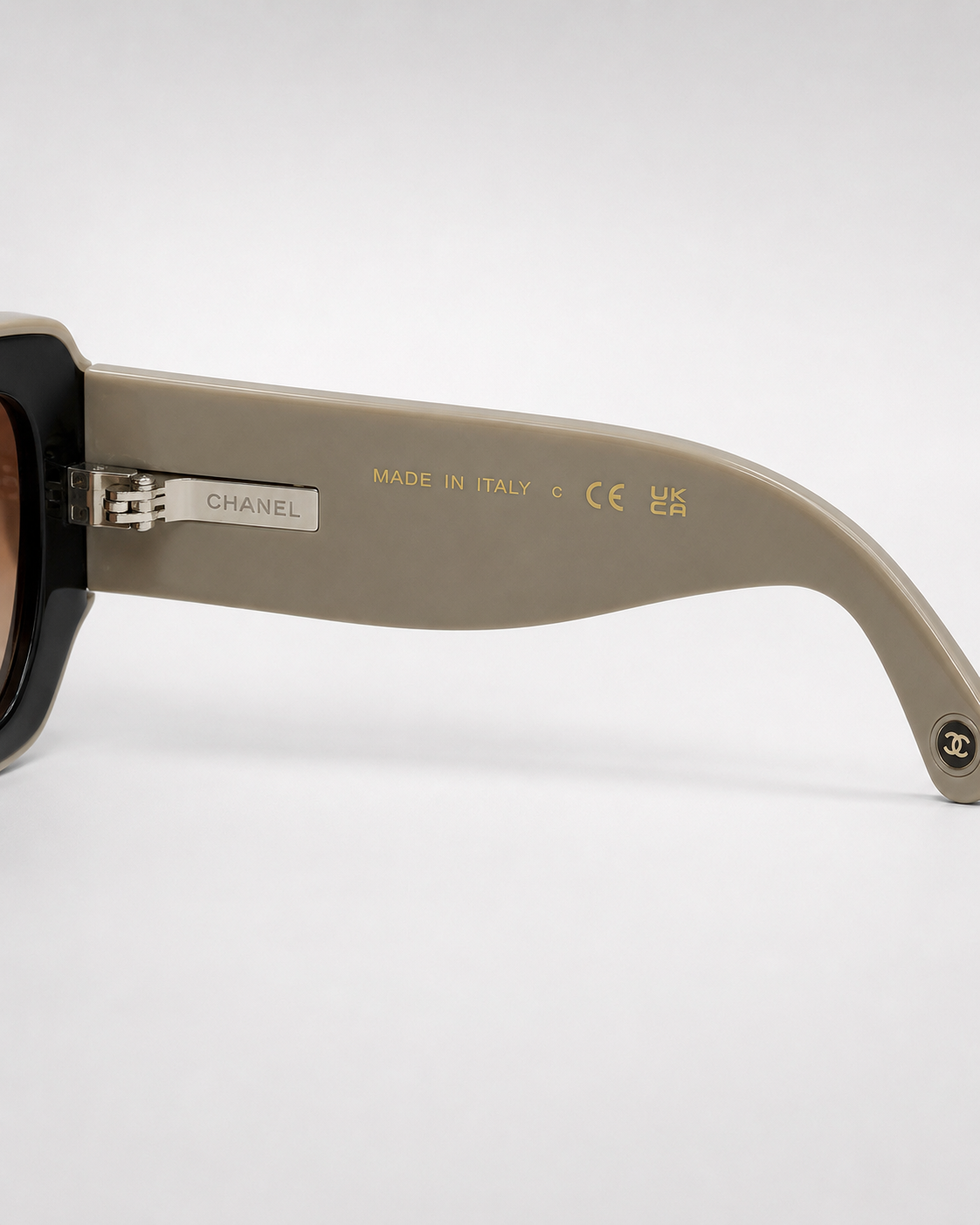 CC Contrast-Frame Oversized Sunglasses