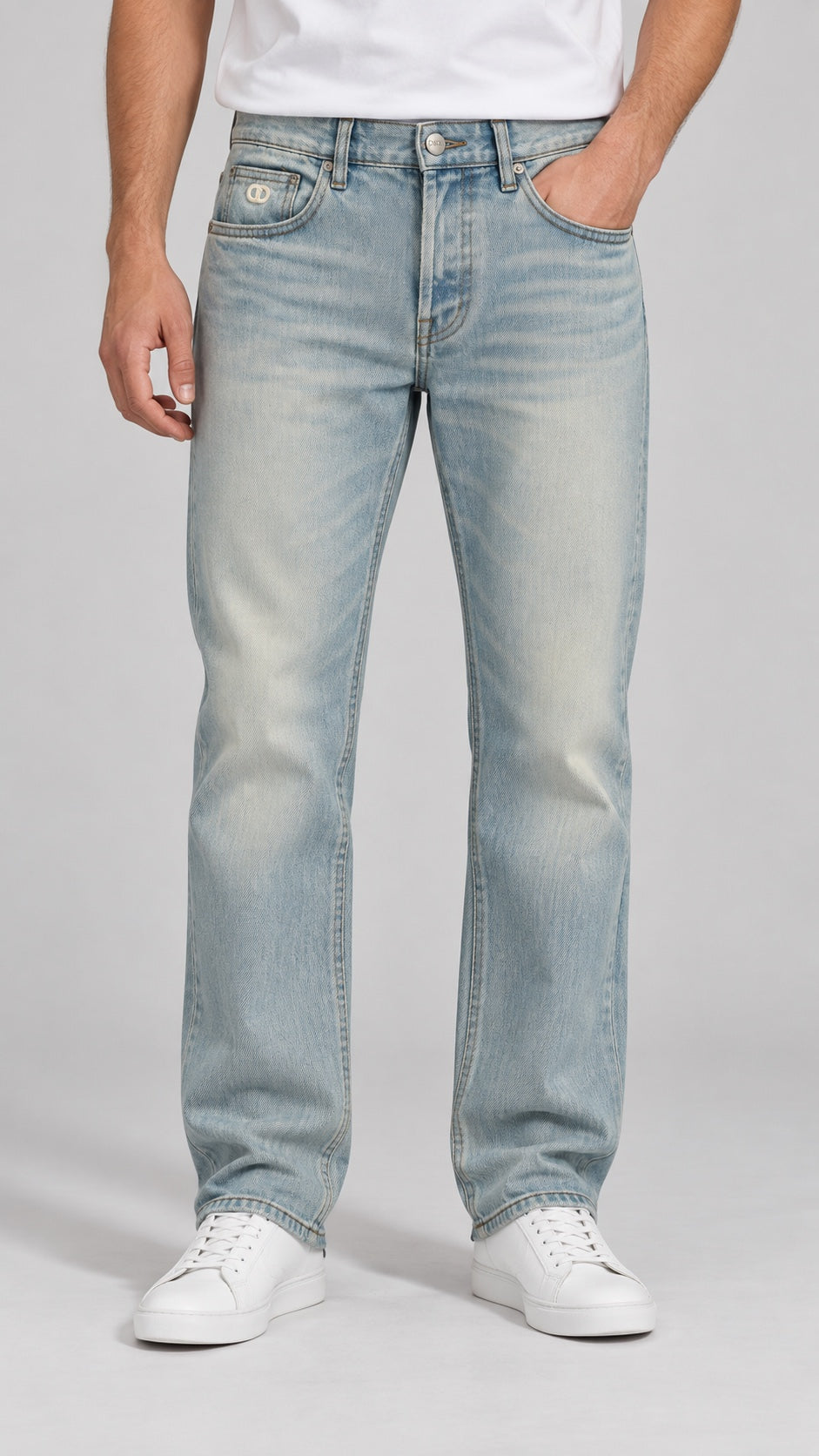 Men’s Straight-Fit Jeans – Icy Light Blue - front view