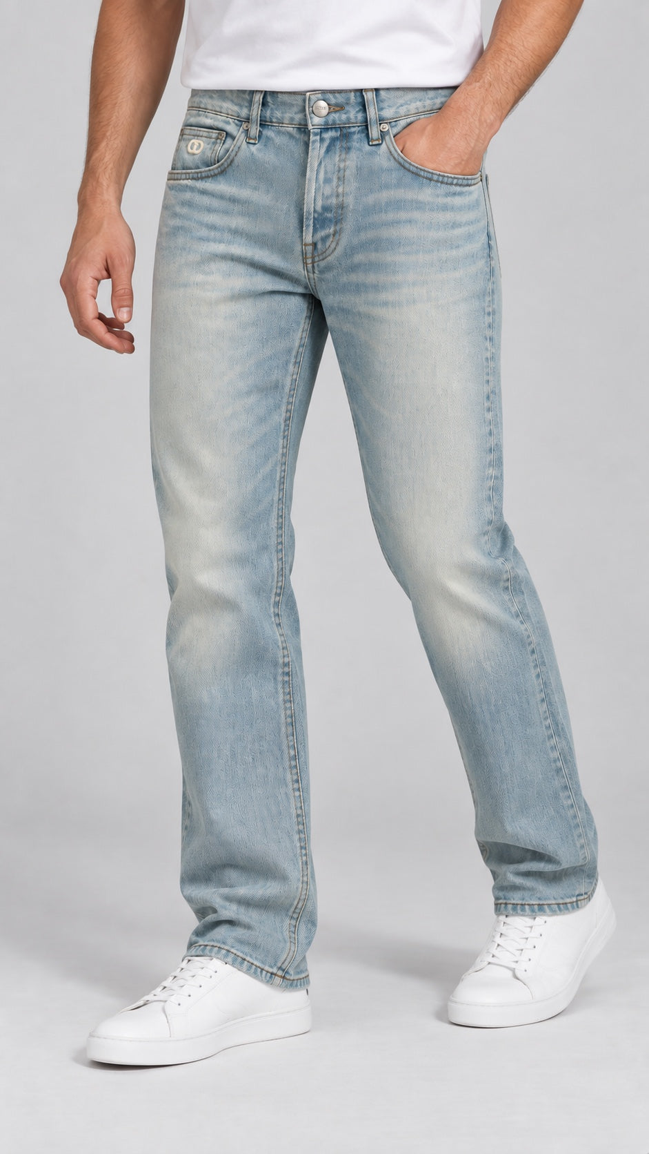 Men’s Straight-Fit Jeans – Icy Light Blue - angled front