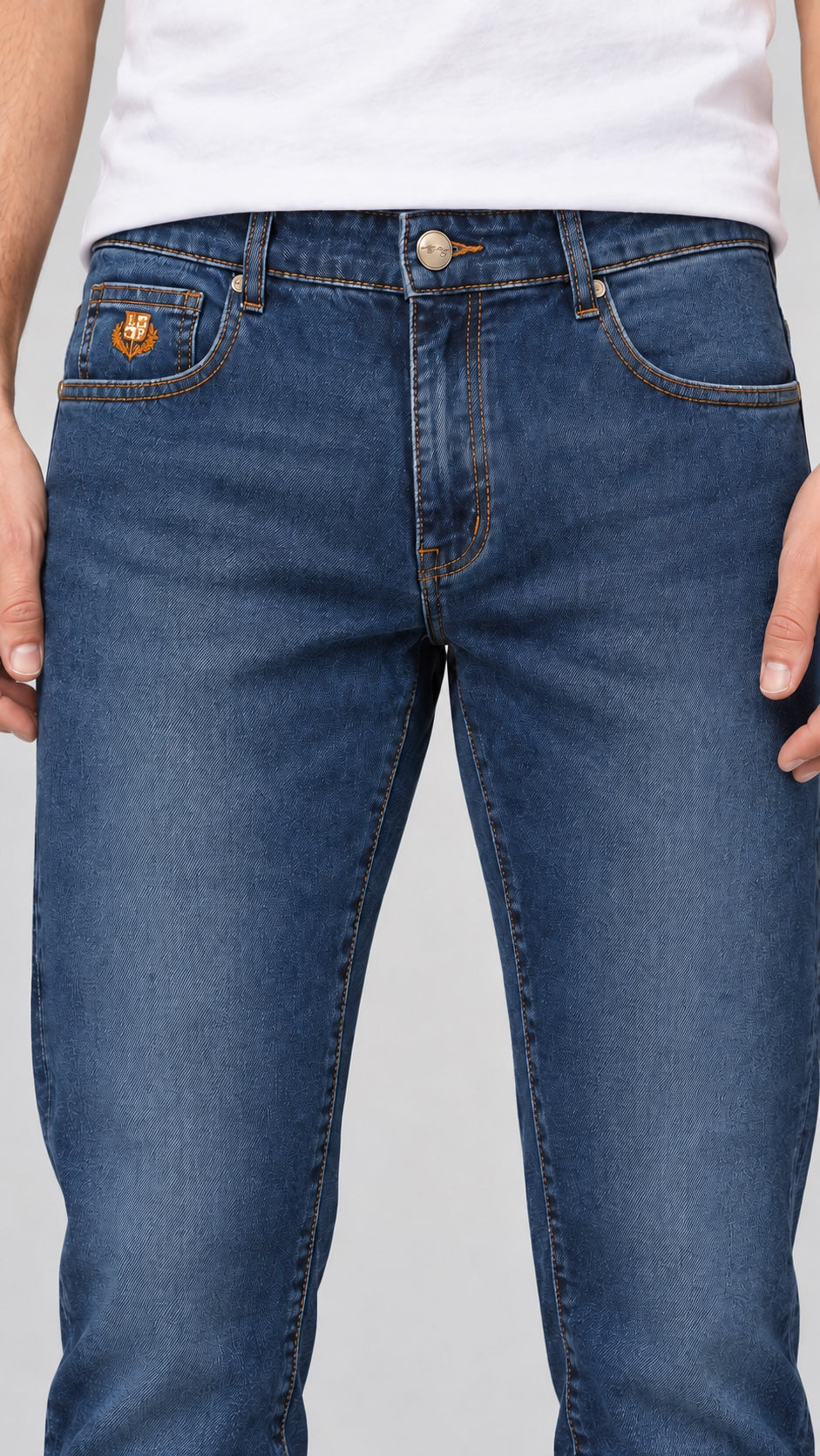 Men’s Straight-Fit Jeans – Classic Indigo Blue - front detail