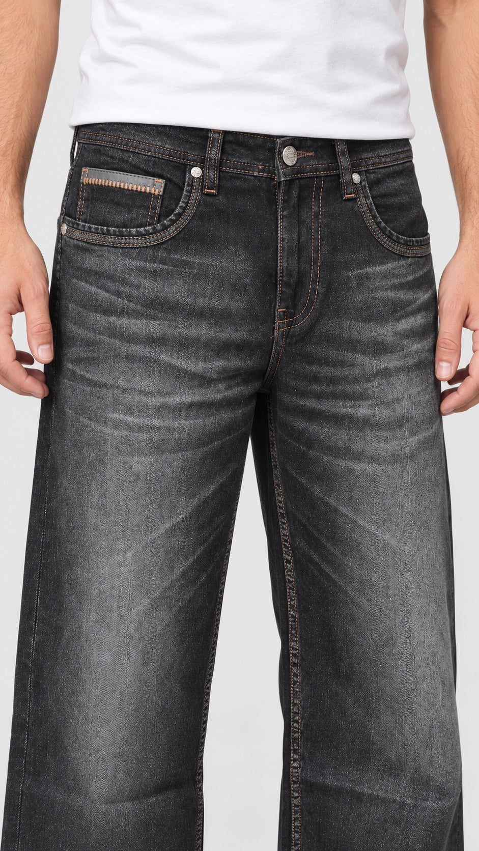 VRSC — Men’s Wide-Bottom Straight-Fit Single-Medusa Jeans – Washed Charcoal Black — 05 front waist detail