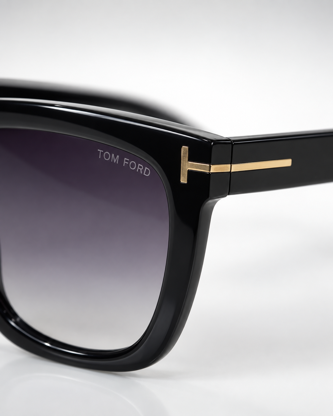 tom ford ft0513 01b gradient square sunglasses — logo hinge detail