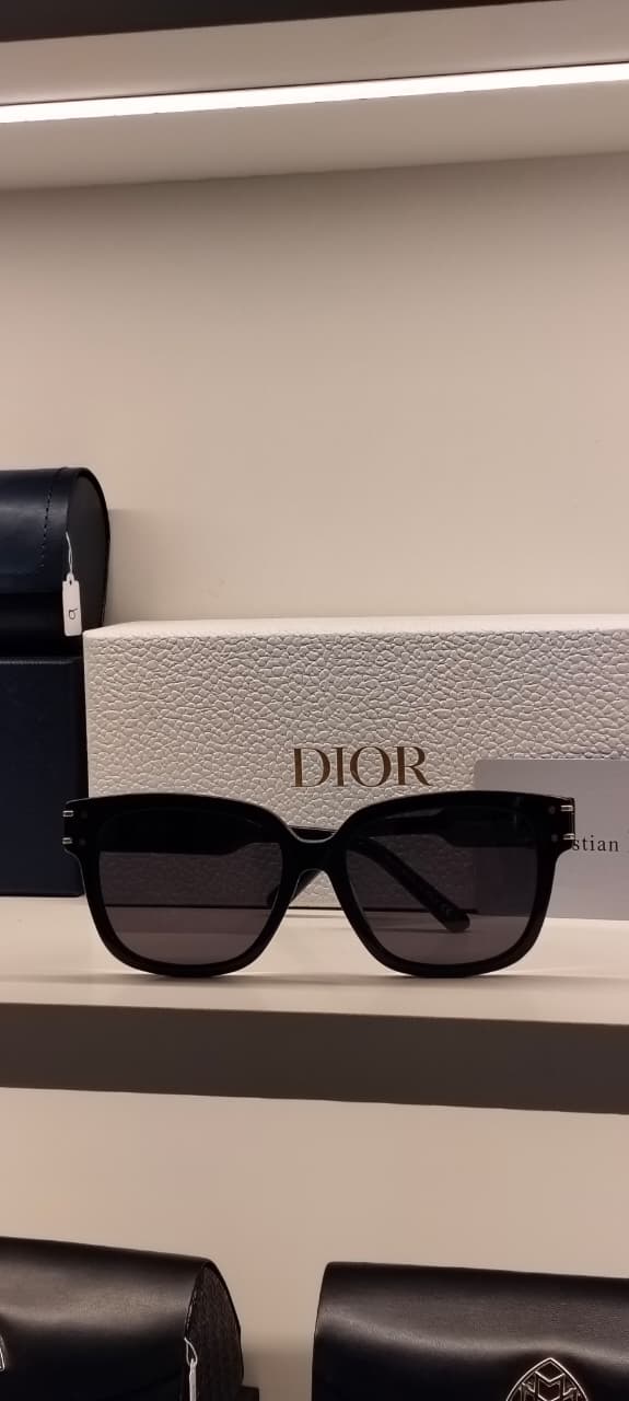 CD — Black Oversized Square Sunglasses – Model 4 - actual product 1