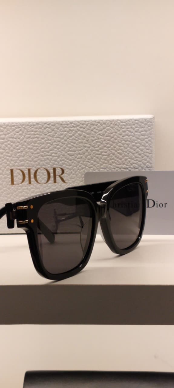 CD — Black Oversized Square Sunglasses – Model 4 - actual product 2