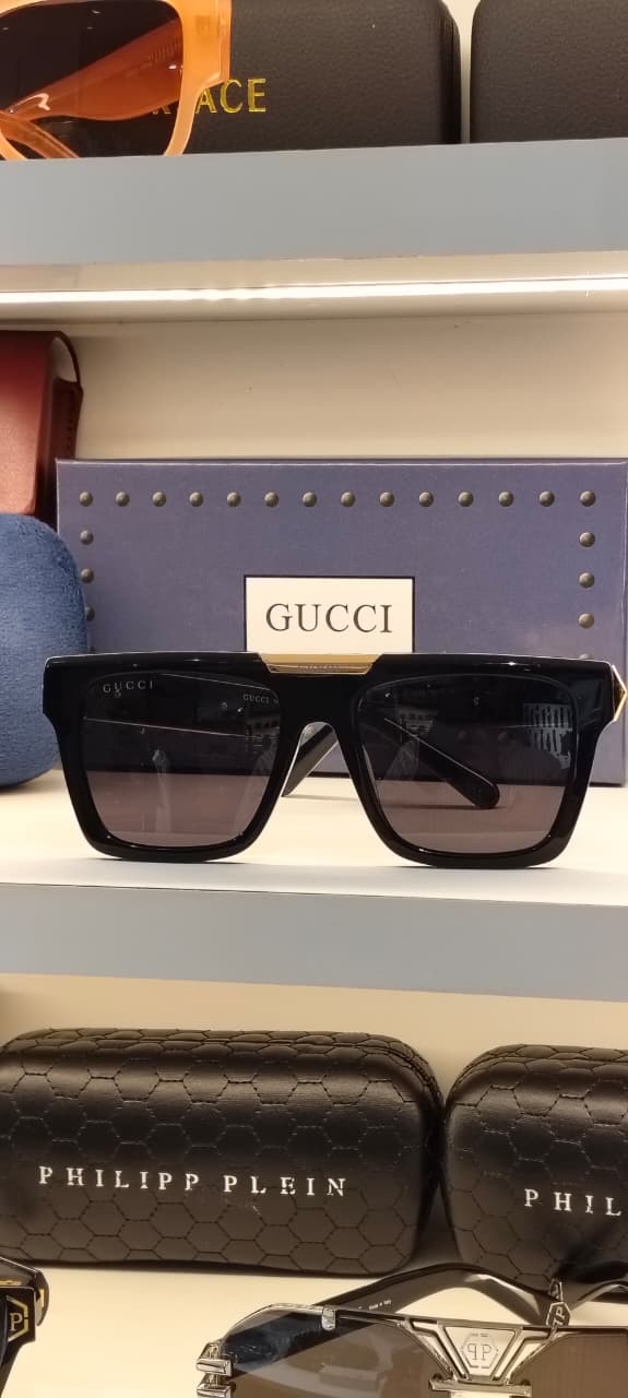 GG — Black Gradient Rectangular Sunglasses – Model 5 - actual product 1