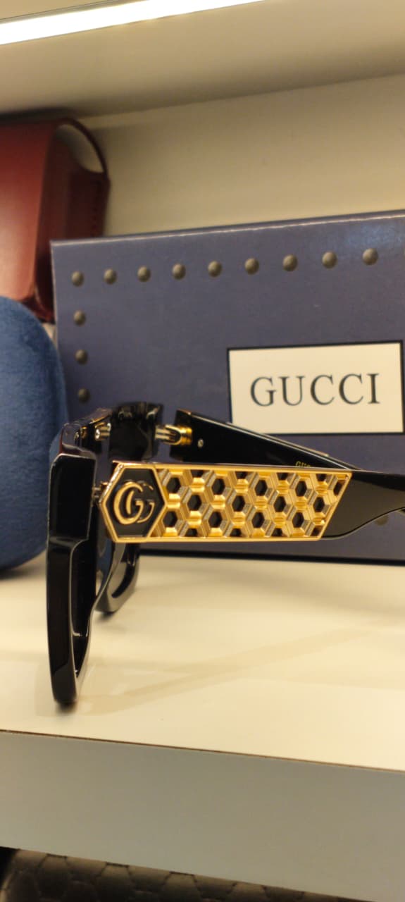 GG — Black Gradient Rectangular Sunglasses – Model 5 - actual product 2