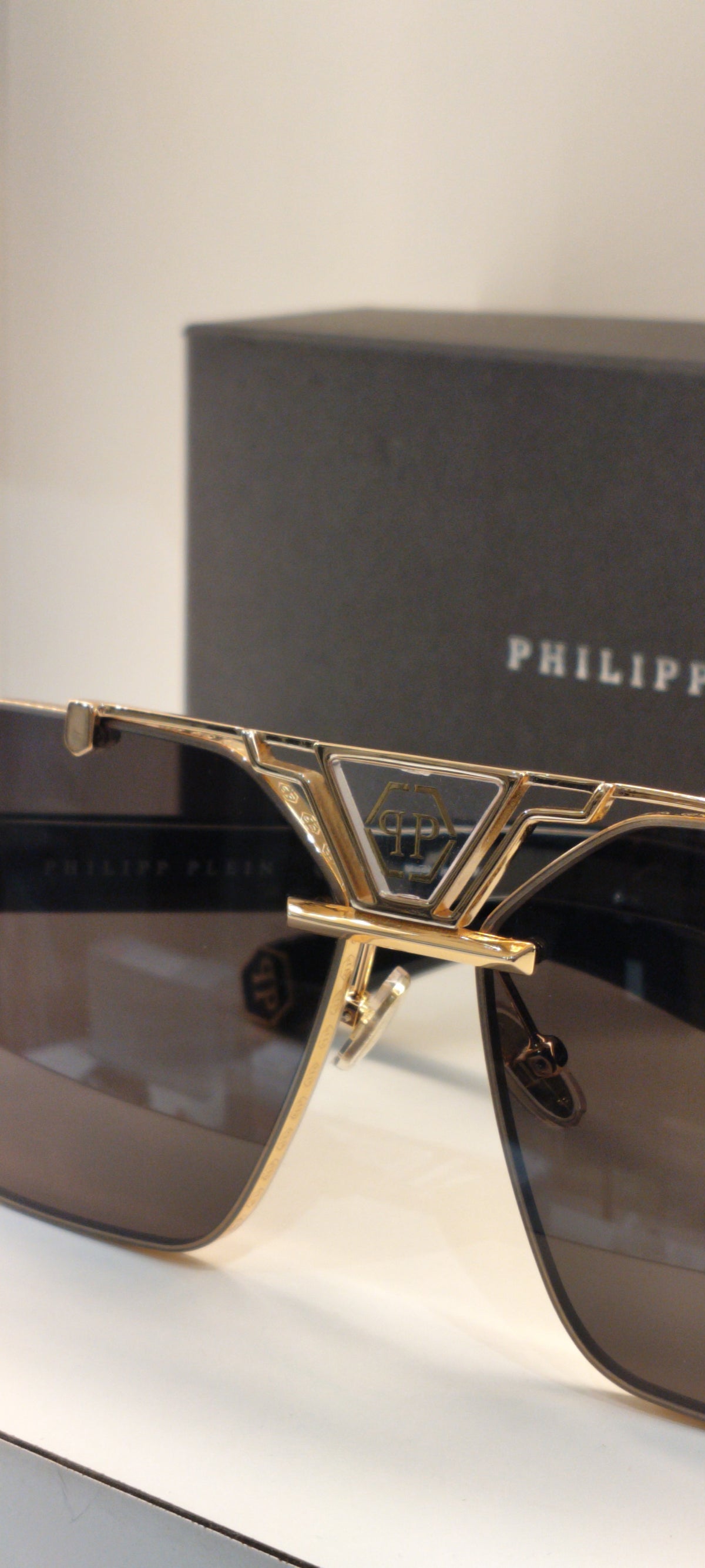 PP — Gold Smoke Navigator Sunglasses – Model 2 - actual product photograph 2