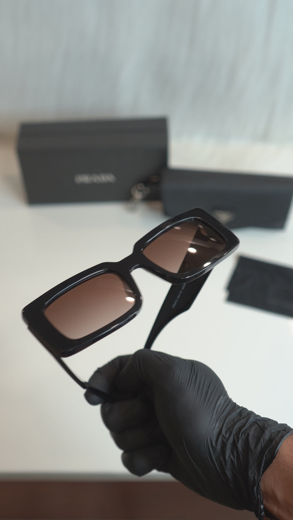 prd pra07s black brown gradient sunglasses — upright product details, no audio