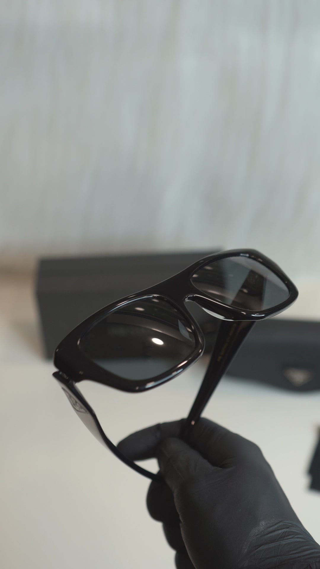 prd pr d07vu black rectangular sunglasses — upright product details, no audio